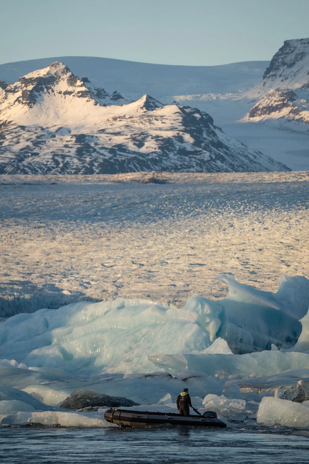 A boat among the icebergs in Jökulsárlón glacier lagoon
