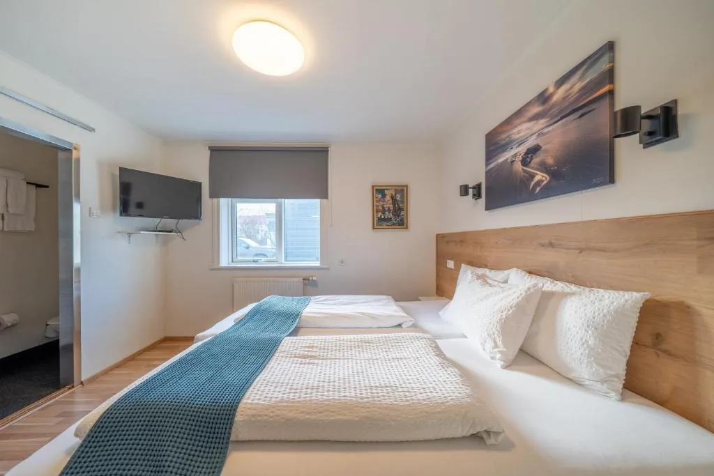 Double or Twin Room with a timber headboard
