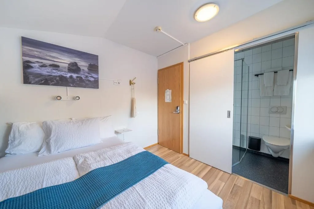 Economy Room with the bathroom door open
